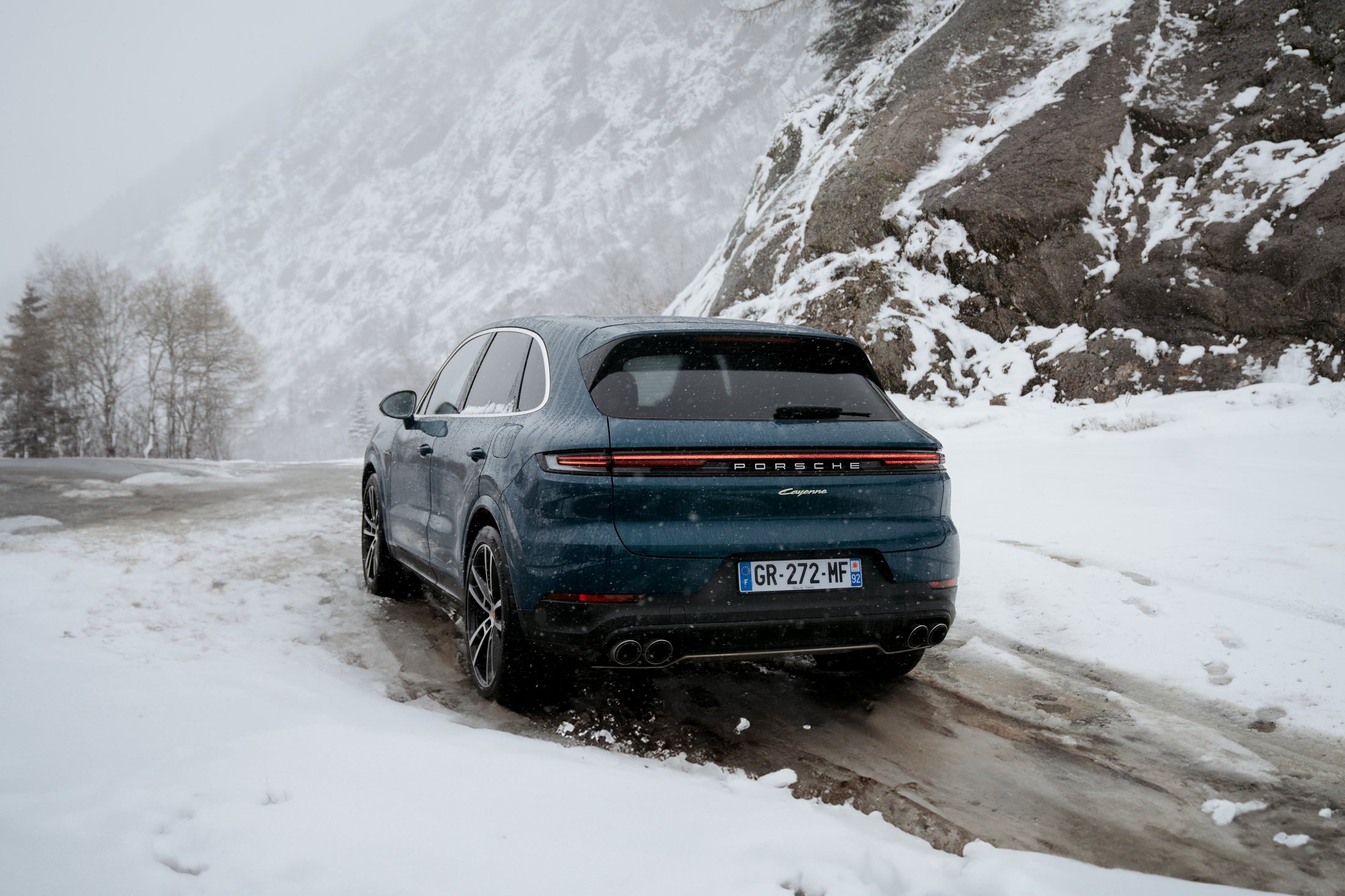 Porsche France driving scene