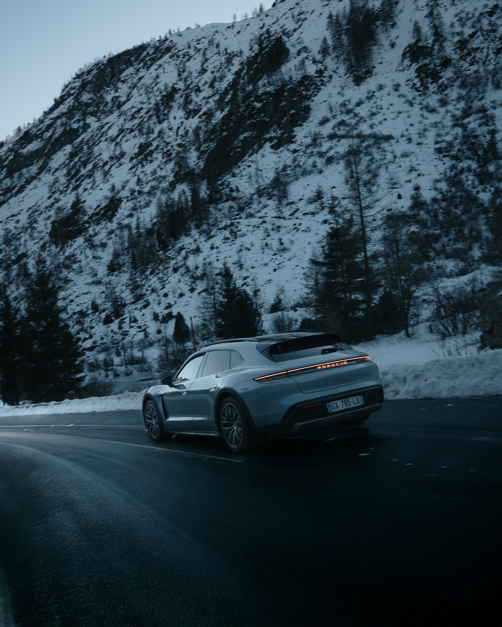 Porsche France side view