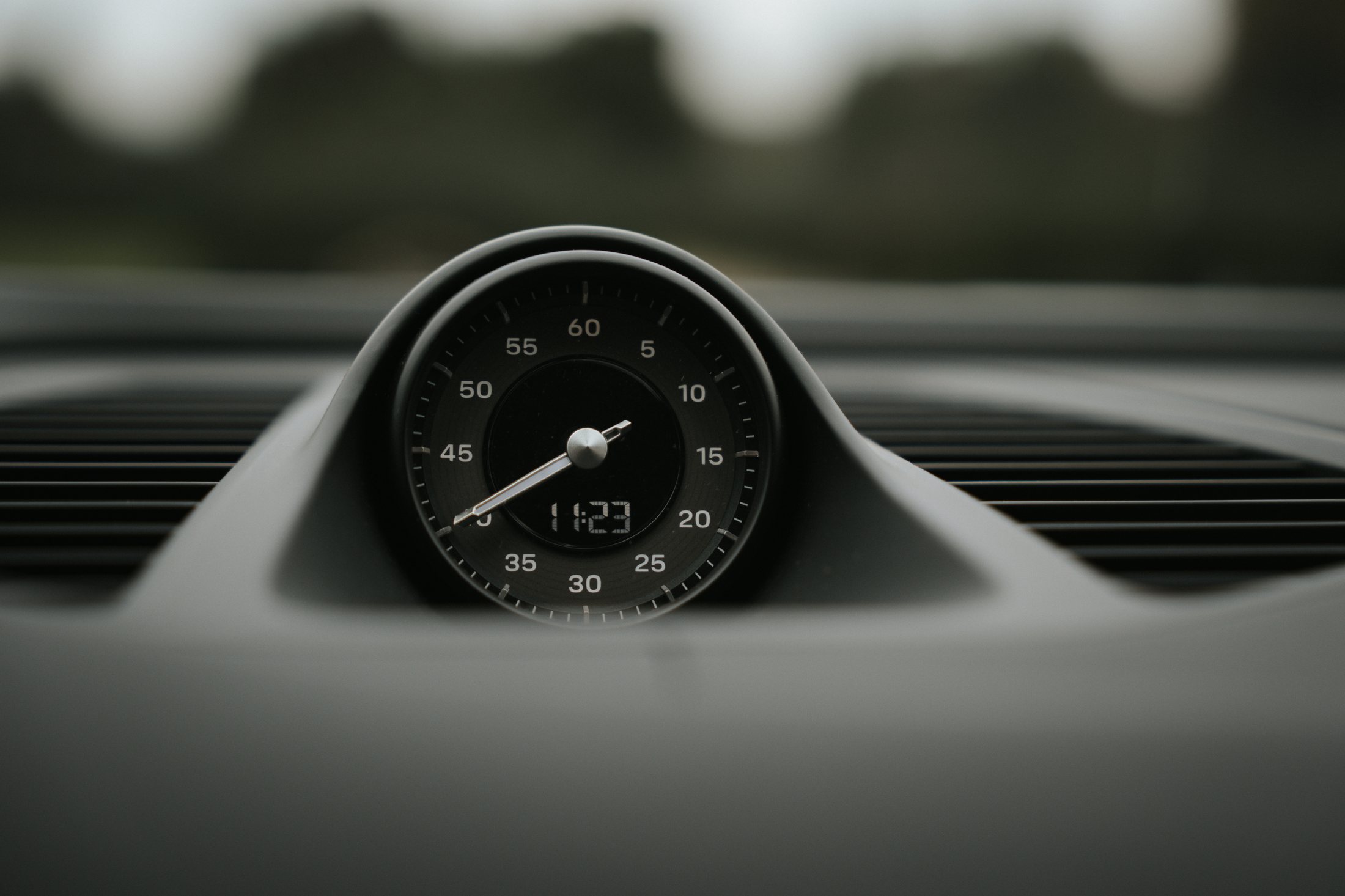 Porsche France dashboard detail