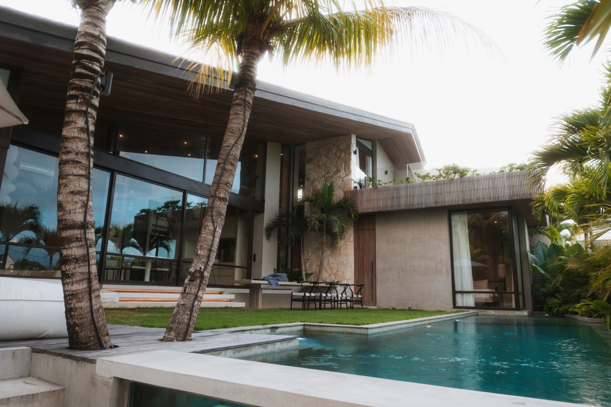 Villa Caligo exterior and pool